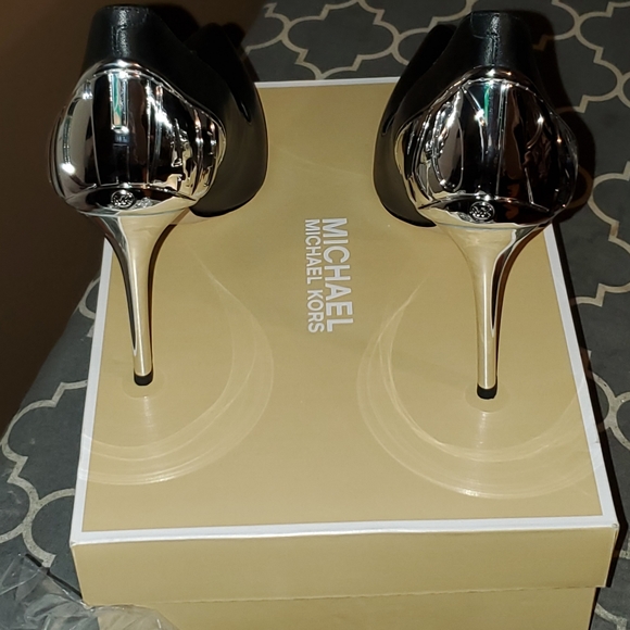 👠Michael Kors heels 👠 - Picture 2 of 6